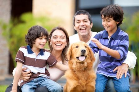 Familia con perro